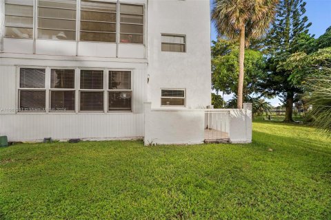 Condo in Lauderdale Lakes, Florida, 1 bedroom  № 1415526 - photo 23