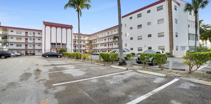 Condo in Lauderdale Lakes, Florida, 1 bedroom  № 1415526