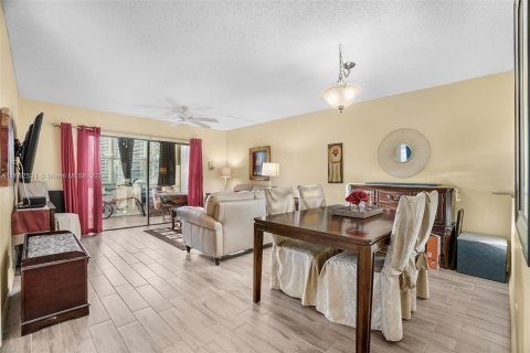 Condo in Lauderdale Lakes, Florida, 1 bedroom  № 1415526 - photo 11