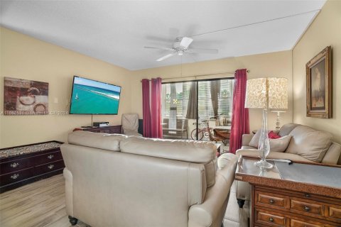 Condo in Lauderdale Lakes, Florida, 1 bedroom  № 1415526 - photo 13