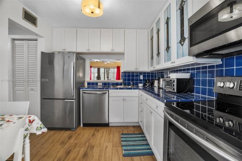 Condo in Lauderdale Lakes, Florida, 1 bedroom  № 1415526 - photo 8