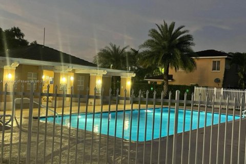 Adosado en alquiler en Miami, Florida, 3 dormitorios, 117.99 m2 № 1395143 - foto 19