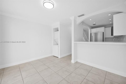 Townhouse in Miami, Florida 2 bedrooms, 86.96 sq.m. № 1395101 - photo 16