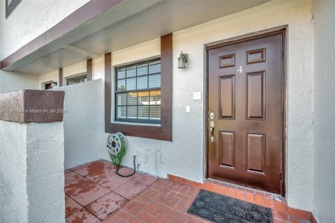 Townhouse in Miami, Florida 2 bedrooms, 86.96 sq.m. № 1395101 - photo 2