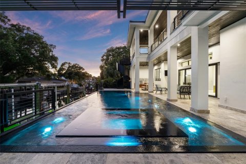 Villa ou maison à vendre à Tampa, Floride: 5 chambres, 547.1 m2 № 383410 - photo 3