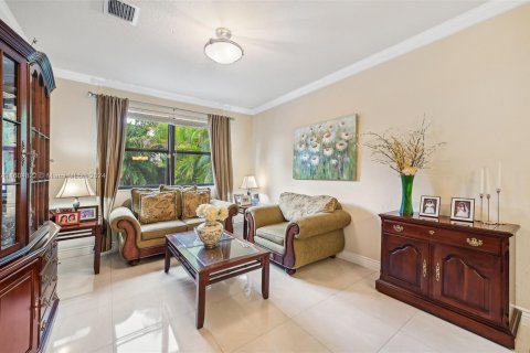 House in Miami, Florida 5 bedrooms, 268.02 sq.m. № 1224263 - photo 11