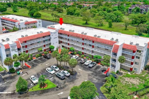 Condominio en venta en Lauderhill, Florida, 2 dormitorios, 99.41 m2 № 1178237 - foto 1