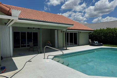 Villa ou maison à vendre à Pembroke Pines, Floride: 4 chambres, 263.75 m2 № 1223543 - photo 3