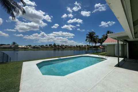 Villa ou maison à vendre à Pembroke Pines, Floride: 4 chambres, 263.75 m2 № 1223543 - photo 2