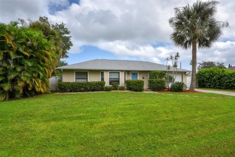 House in Edgewater, Florida 3 bedrooms, 115.94 sq.m. № 1379930 - photo 2