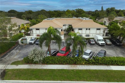 Townhouse in Coral Springs, Florida 3 bedrooms, 123.1 sq.m. № 857720 - photo 3